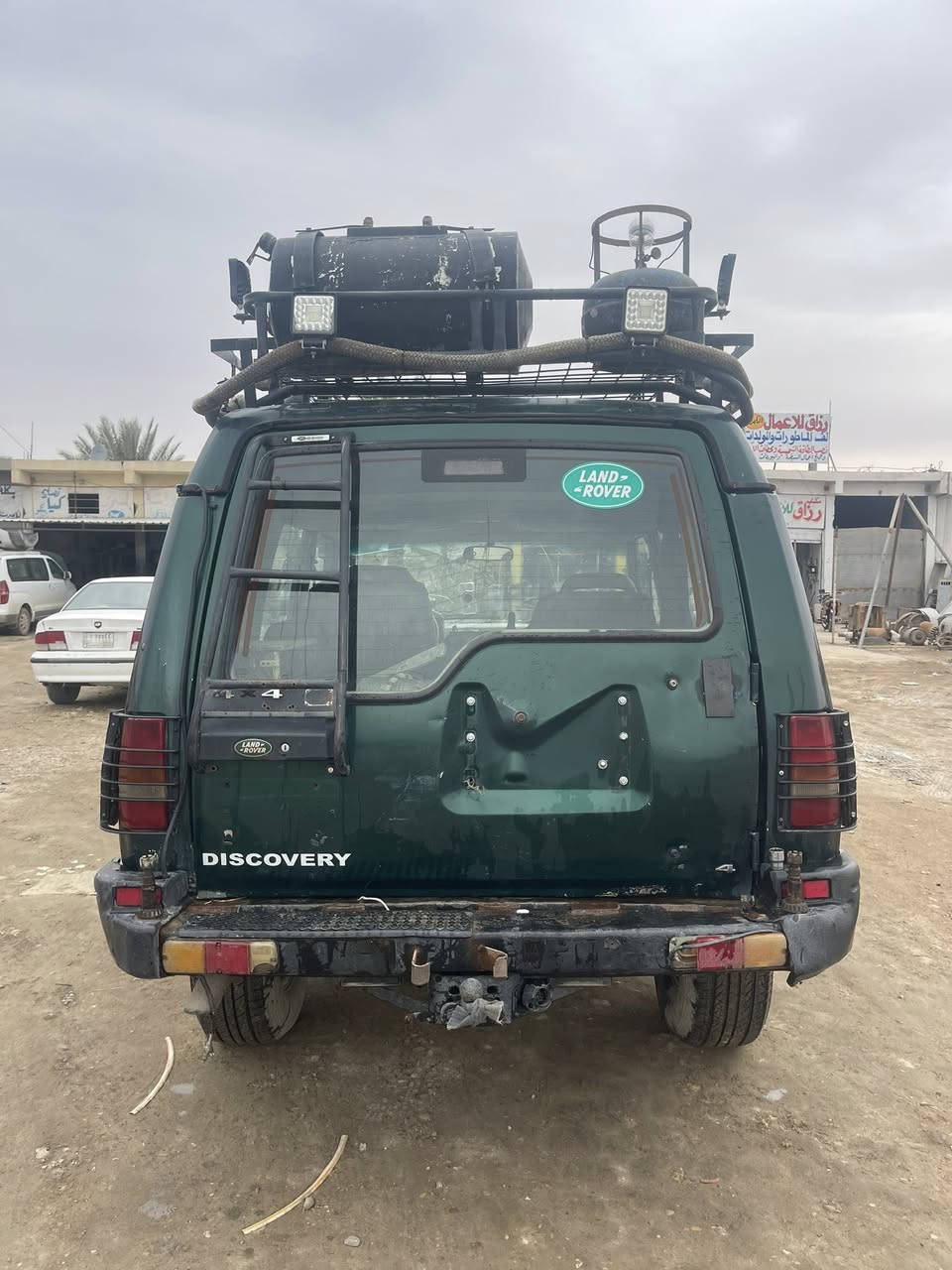للبيع (دسكفري) موديل ٩٤ محرك 4200 كير لوكير محرك جديد اكسلات جدد السياره حلو كلش مثل مموضح بصورة  كل نقص ما بيها بس عوزها باب خلفي مال جنطه وبس 
للمعلومات الاتصال على الرقم  السعر ٥٥ وبيها مجال 
***********

