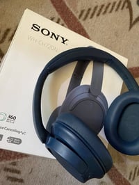 سماعه سوني ch720 غنيه عن التعريف نضافه وعزل ونقاوه  100% شخط واحد مابي...