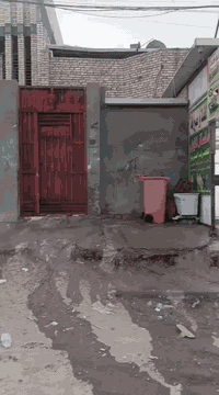 دار للبيع مساحه 150م شارع الوسط قرب حسينية ابا صالح السعر 185بي مجال قليل ***********
