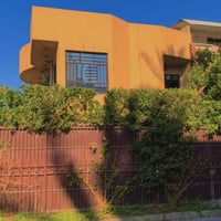 للبيع شبابيك وابواب حديد وابواب المنيوم وابواب خشب وسياج خارجي حديد وب...