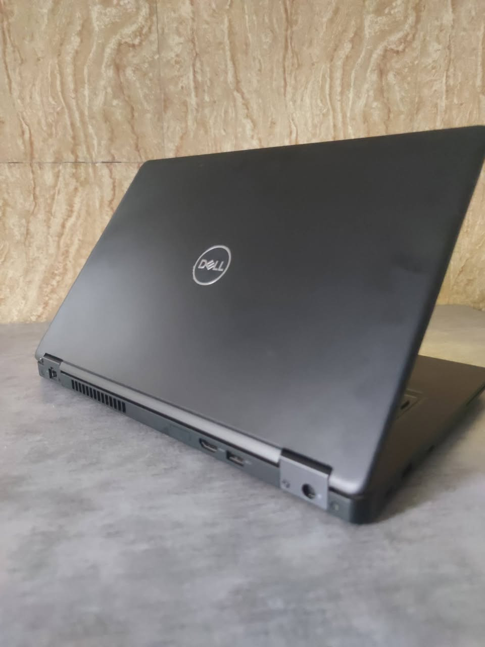 لابتوب نوع  Dell
المعالج  intel cori5  

الجيل الثامن 

الرام 8كيكا  DRR4

الهارد 256  نوع SSD 

حجم الشاشة 14 ضد توهج 

ويندوز 10برو 64بت

مناسب للعمل مكتبي وبرنامج الاتوكاد والعاب متوسطة مثل
GTA 5
Resident evil 5 
Tom raider 
Tom Clancy's Ghost


**إذا كنت صاحب هذا الإعلان وتريد حذفه لأي سبب، رجاءا أرسل رسالة إلى الدعم الفني**