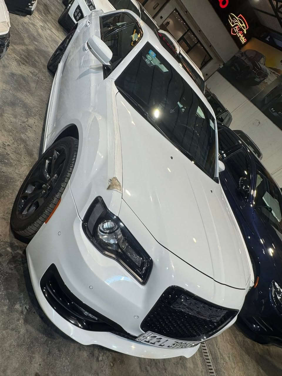 السلام عليكم شباب 

الموديل : 2023 . (خليجي) . 
العداد   :  ( 10.000 ) 
المحرك : V6 . 3.6L . 

السعــر ( 42 الف $ ) 
 

المواصفات :
* الواجهة الأمامية SRT. 
* پانوراما . 
* رادار مع مانع تصادم . 
* نقطة عمياء . 
* حساسات امامية . 
* مصابيح امامية زنون مع LED . 
* ويل قياس 20 أنج . 
* حساسات امامية .
* حساسات خلفية . 
* شاشه كبيرة مع نظام ملاحة نفكيشن GPS .
* سستم صوت الپاين مع سماعات بريميوم .
* مقصورة الركاب من الجلد الفاخر .  
* مقاعد أمامية كهربائية عدد 2 . 
* ذاكرة لحفظ وضعيات الجلوس (ميموري) . 
* مقاعد أمامية تبريد وتدفئة . 
* مقاعد خلفية تدفئة . 
* تشغيل عن بعد . 
* ستيرن كهربائي . 
* تدفئة ستيرن . 
* محدد سرعة . 
* تلفون بلوتوث . 
* كاميرا خلفية .
* مرايا متحسسة للاضاءة العالية .
* كير شفتات بالستيرن . 
* دخول ذكي (بصمة) .
 
بغداد تحويل مباشر 
مكان السيارة بغداد 
زيونه قرب ملعب الشعب 

تفاصيل اكثر ع خاص او اتصال 🥇

التصال ***********  $  ***********
