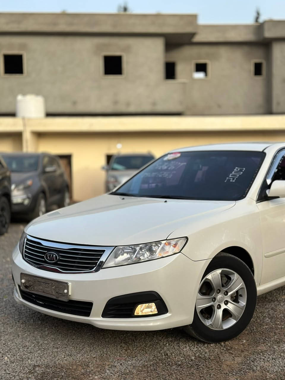 ✨ #معرض_المسار_الصحيح_يقدم_لكم ✨

عرض اليوم وعلى بركة الله ✅ :

• 🔑نوع السيارة: كيا

• 🏎️ الفئة : لوتزي

• 📅 سنة الصنع: 2009

• 📈 المسافة المقطوعة: 98 الف KM اصلي

• 🎨 اللون الخارجي : أبيض

• 🛋️ لون الداخلية : أسود   

المواصفات الفنية:

• ⚙️ المحرك: 2.0 اصلية كتينة حديد 
• 🕹️ ناقل الحركة: اوتوماتك 
• ⛽ نوع الوقود: بنزين 

✨ كماليات السيارة: 
• مكيف ديجيتل 
• مرايات كهربائية 
• تحكم في المقود 
•تسخين في المقاعد 
•فليتشة في المراية 
• مسجل الدار  
• سطب لد المحبب
• كاميرة خلفية 
• مفتاح كود ولارم   
•كراسي جلد أسود    
•سيرية ايطارات جديدة 
• حساسات خلفية 
•ديسكو 16  

الحالة العامة:
• 🛠️ تم الكشف على السيارة ولا وجود لأي اعطال 
• خالية من القص والقشرة والسوس والتشطيب داخل ليبيا✨

  للتواصل:
• 📍 موقع المعرض الفرع الاول : https://maps.app.goo.gl/45Z5WPXAGxrwD9Jn8?g_st=ic

• 📞 للاستفسار: 093.119.09.01


**إذا كنت صاحب هذا الإعلان وتريد حذفه لأي سبب، رجاءا أرسل رسالة إلى الدعم الفني**
