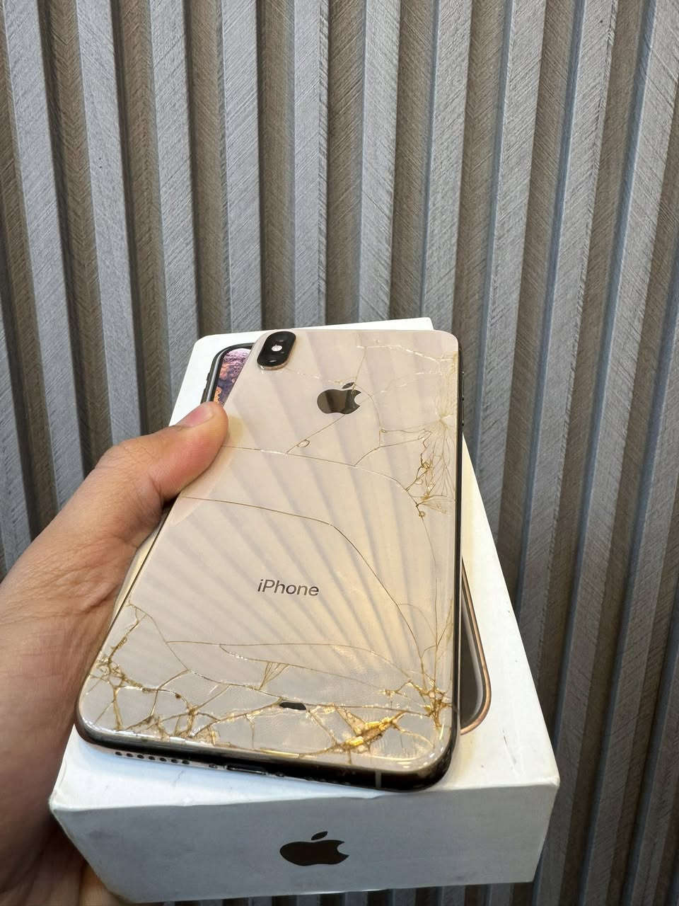 اكس ماكس 256
مبدل فقط بطاريه و مكسور ظهر
كلشي شغال 
مكاني بغداد الشعب 
***********
السعر 170
