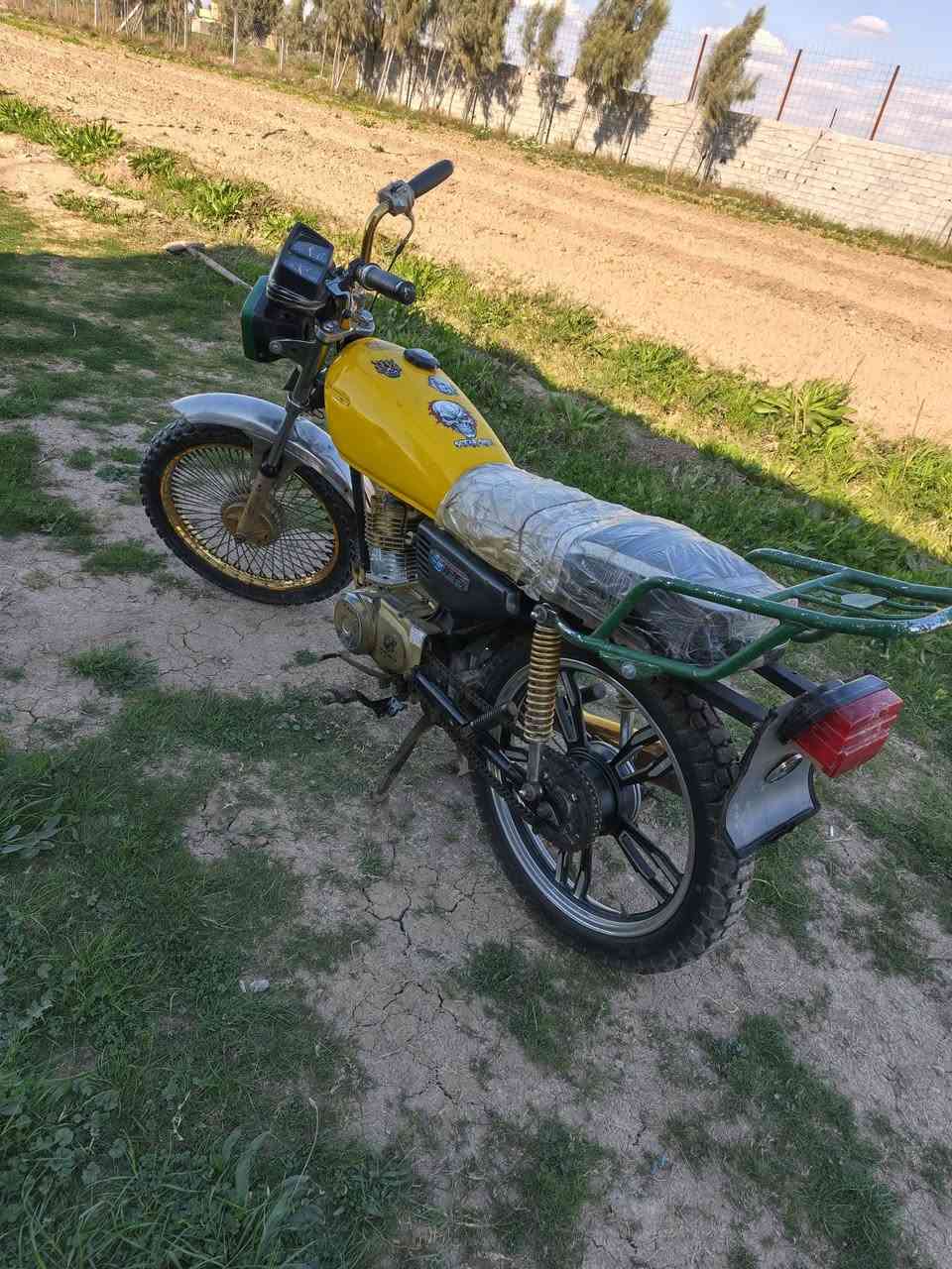 سلام عليكم، دراجة تايكر اربعة كير شغالة نظيفة نقصهه كهربايات فقط السعر 250 المكان ابو غريب(السريع) موجود خاص وهذا رقمي***********
