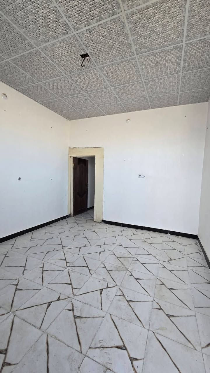 بيع مستعجل 
ب٢٥وبي مجال
بناء ٧٠
وحديقه ٣٠
غرفه صاله 
استقبال  مطبخ 
صب ***********
