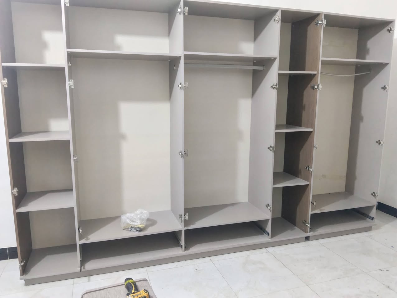 غرفة تركيه نضيفه لوك بس منصوبه 10 قطع وصبغ حراري اصلي وبيه كنتور بابين مال طفل وبرقي جوي حديد وناره شغاله وموديل حديث مجرات هودليك السعر مليون وبيه مجال بسيط اتصال علا الرقم/***********/***********/ مكان فلوجه

