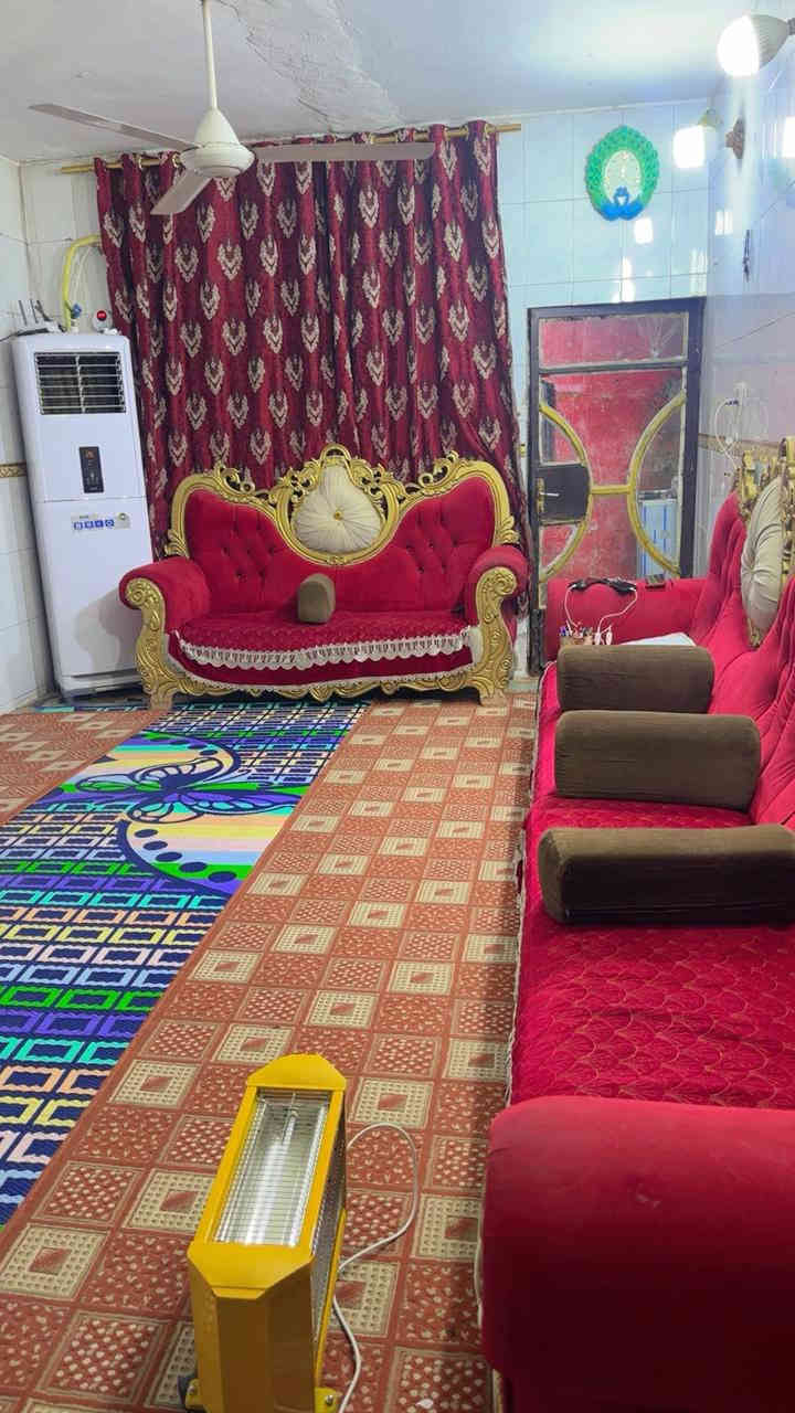 بيت للبيع ١٥٠ متر واجهه ٧ ونص ونزال ٢٠ طابقين 
طرمة كبيره صحيات خارجيه مدخلين 
صاله ومطبخ وحولي وحمام وغرفه ومنور
طابق ثاني ٣ غرف وحمام وسطح 
خدمات ماء كهرباء مجاري تبليط عرض شارع ١٠ متر 
الموقع الغزالية شارع الضغط جرف الملح 
للاستفسار: مكتب المشجر بداية شارع المشجر مقابيل محطة 
***********
***********
***********
