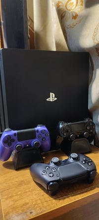 بلي 4 برو • 1 تيرا • 3 جوستكات