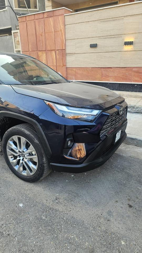 سلام عليكم راف فور
موديل  2025 1/1 غرفة لون بيجي 
                   (بدون رقم)
حجم المحرك 4 سلندر (2.5L)
مواصفات XLE 
فتحة
بصمه  ابواب
صندوق كهربائي
رادار أمامي
تحديد  مسار
رادار جانبي (نقاط عمياء)
رادار خلفي
(Auto start) اوتو ستارت
(Auto Stop) اوتو ستوب
هاند بريك بصمة
(Auto Hold) اوتو هولد
ECO,NORMAL,SPORT حكم وضعيات القيادة
مانع انزلاق+ABS
حساسات خلفية+كاميرا
نحكمات استيرن
اشاير بالمري
لايتات زينون و عدسه
بلاكتور زينون
تبريد  قطعتين
وبقية مواصفات XLE المعروفة 
سعر (255) وبي مجال مكان السيارة بغداد الكرخ 
‭0773 088 9557
