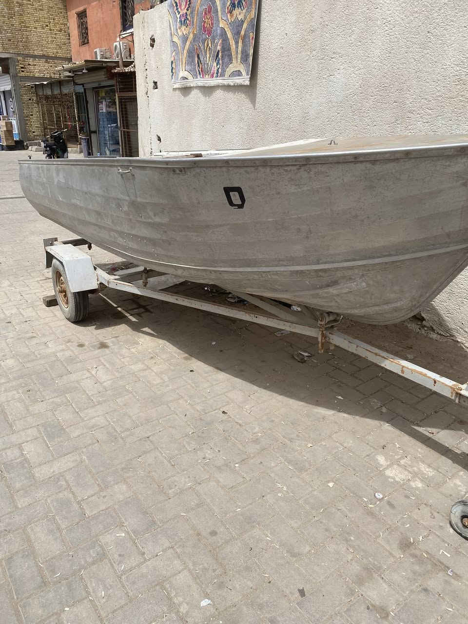زورق المنيوم مع العربانه الطول 4 متر العرض 155 سم السعر 2250 تلفون ***********
