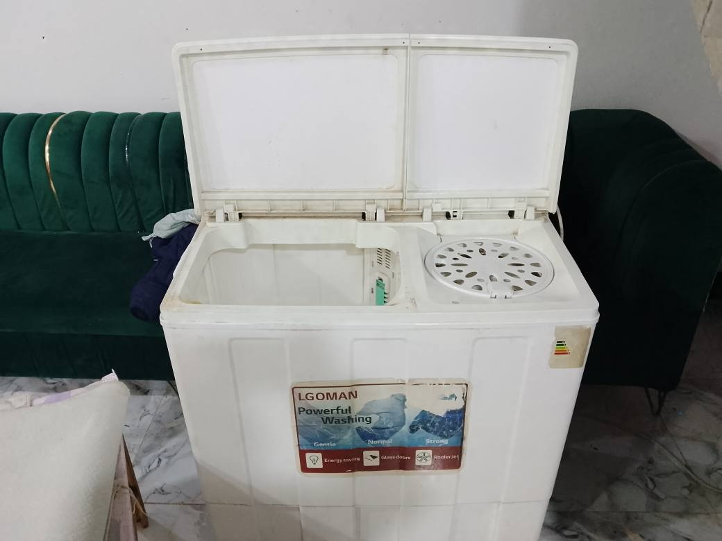 غسالة شغاله ونظيف للبيع 
للاستفسار اكثر الاتصال على الرقم 
*********** عمارة, ميسان
