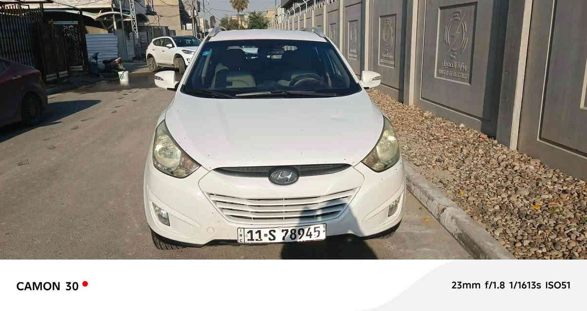 اسلام عليكم ورحمة الله وبركاته 
توسان موديل 2014 خليجي نظيفة كلش بيها خدوش مثل ماموضح بالصور وطخات خفيفه وكلشي واضح بالصور مكانها بغداد حي العامل سعرها 14300 وبها مجال قليل للاستفسار الاتصال على الرقم *********** عامر البيضاني بغداد, العراق
