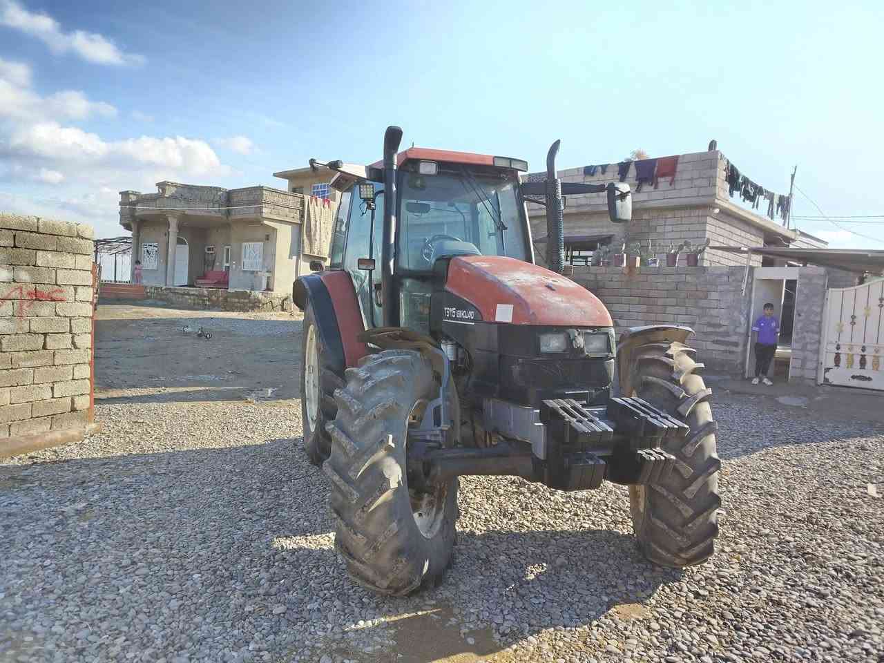 سلام عليكم
ني هولندا 115
محرك  لا صرف لا نفخ شرط
كير
اكسن شرط
تواير 4جديد
*********** 
***********
