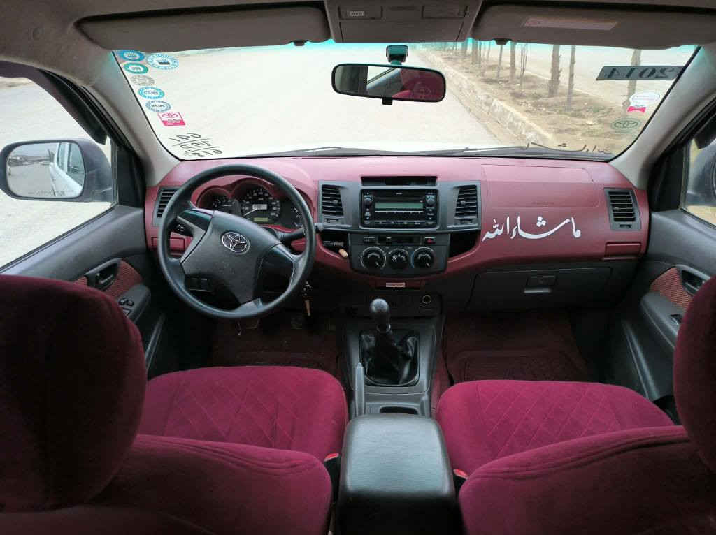 مەرزیە 2013 
سەیارەڪە بۆیاخی نیە
تەنها یەک بست ساردی هەیە
هیچی تری پێوە نیە " 
سەیارەکە یەک دەستە تەنها 117هەزار ڕۆشتووە 
هەر چوار تایەی تازەیە ،سەنەوی بەسەر چووە
سەیارەکە ماڵی دۆستە دینارێک مەسەرفی تێدا نیە
سەیارەکە توندو تۆڵە تەقەو ڕەقەی بەشەرەت
$سعر183
بەس دەفرۆشم
***********
*********** ديبيس, كركوك
