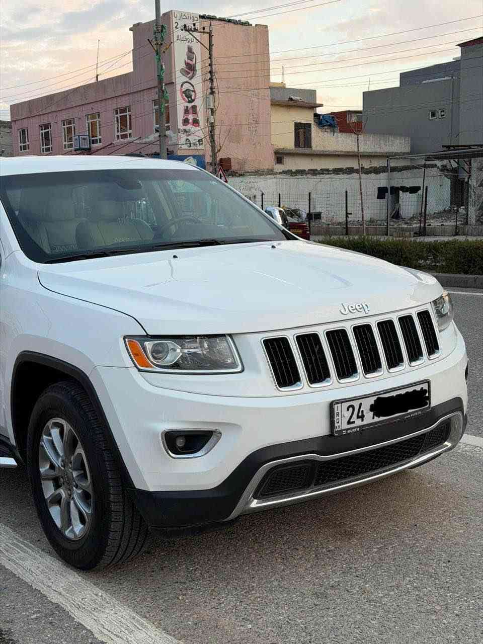 Jeep limeted
موديل ٢٠١٥
كلين تايتل 
بدون دعم بدون صبخ 
ماشي ١٣٠ الف 
گير محرك شرط مامفتوح 
مواصفات 
بصمه 
ابواب بصمه 
شاشه 
كاميره 
كشنات جلد 
كشنات كهرباي 
 مكان سياره زاخو 
بيع و مراوس معا هايلندر.  موديل جديد 
رقم سنوية كلها جديد 
سعر سياره ٢٢٥ و مجال بصيط 
*********** زاخو, دهوك
