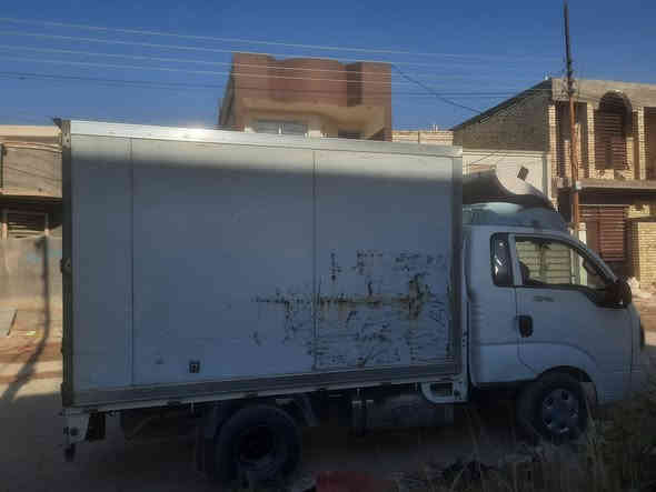 السلام عليكم 
كيا حمل 2700  
الموديل 2015 
رقم بغداد 
بيها بارد بالباب عكس السايق ومعدليها 
السعر 110 
المكان الدوره 
***********
***********
