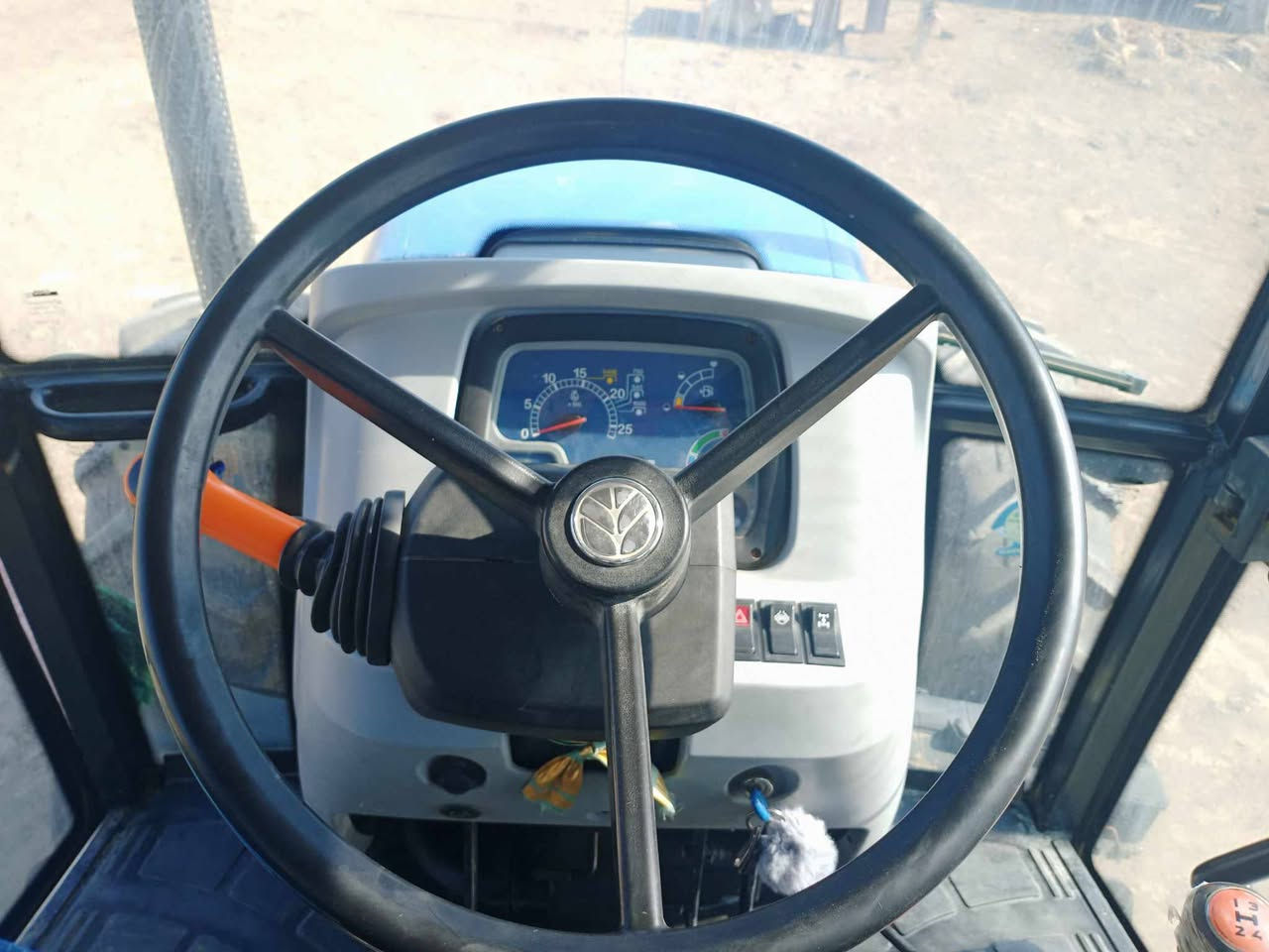 سلام عليكم مكينه لبييع نيو هولند حجم110موديل 2014مكفول كفاله عامه وضع شركه رقم اربيل  سنويه بسمي تحويل مباشر السعر 25مليون العنوان ميسان البتيره للستفسار تصل على الرقم ***********
