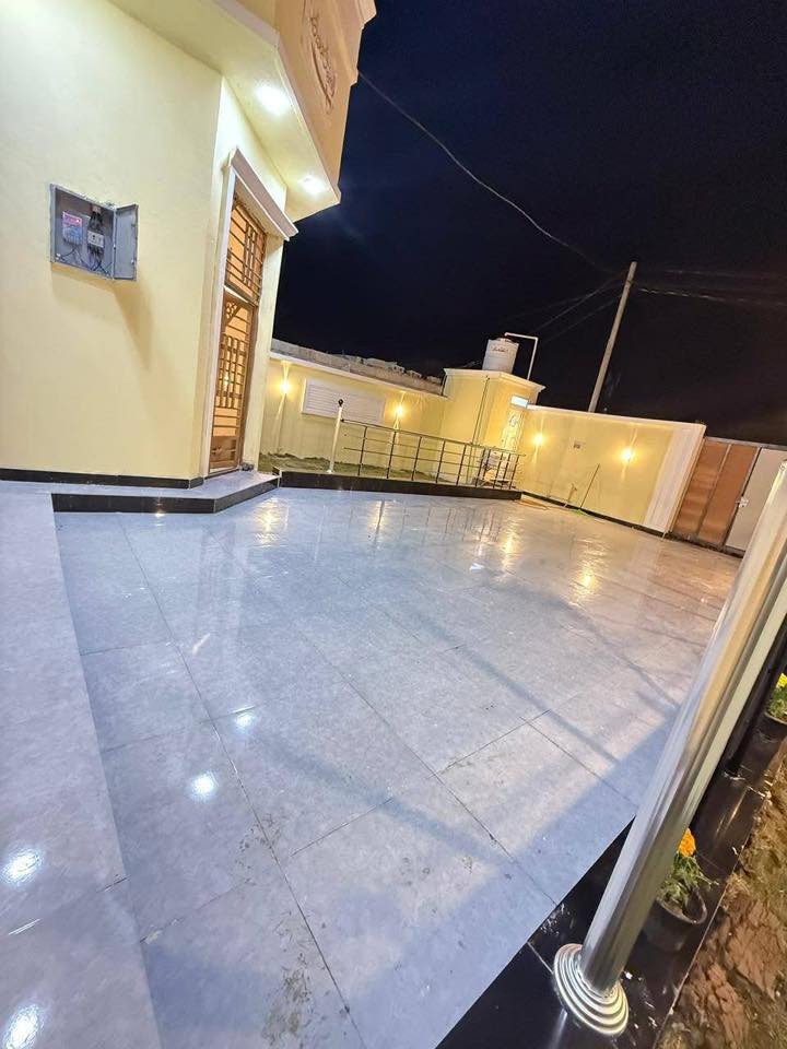 #اسعد_الله_اوقاتكم_بكل_خير⁉️👋🏼
*********** صادق 
دار سكن للبيع بناء 2025

#المساحه 300 متر  عن التبليط 30 متر 

#جنس_العقار :: طابو ملك صرف زراعي باسم عراقي سند 25 

#العنوان :: البصره أبي الخصيب قرب المحكمه الجديده
 موقع راقي

#يحتوي البيت على ثلاث ٣ غرف منام كبار
و ديوان
و مطبخ و صاله
و مناور عدد 2
و صحيات داخلي وخارجي  و كراج سياره
ويحتوي على حديقتين 🌲🌲

#البيت جاهز من كلشي تستلم البيت عنده المكاتبه
كامل من مقطوره و كيزر و ماطور
جيب اثاثك و اكعد
و الف عافيه الي ياخذه

جميع الخدمات متوفره ماء كهرباء  
#السعر ((128 مليون وبي مجال 
#للاستفسار الاتصال على الهاتف 📳📞
📳 ***********)📳
