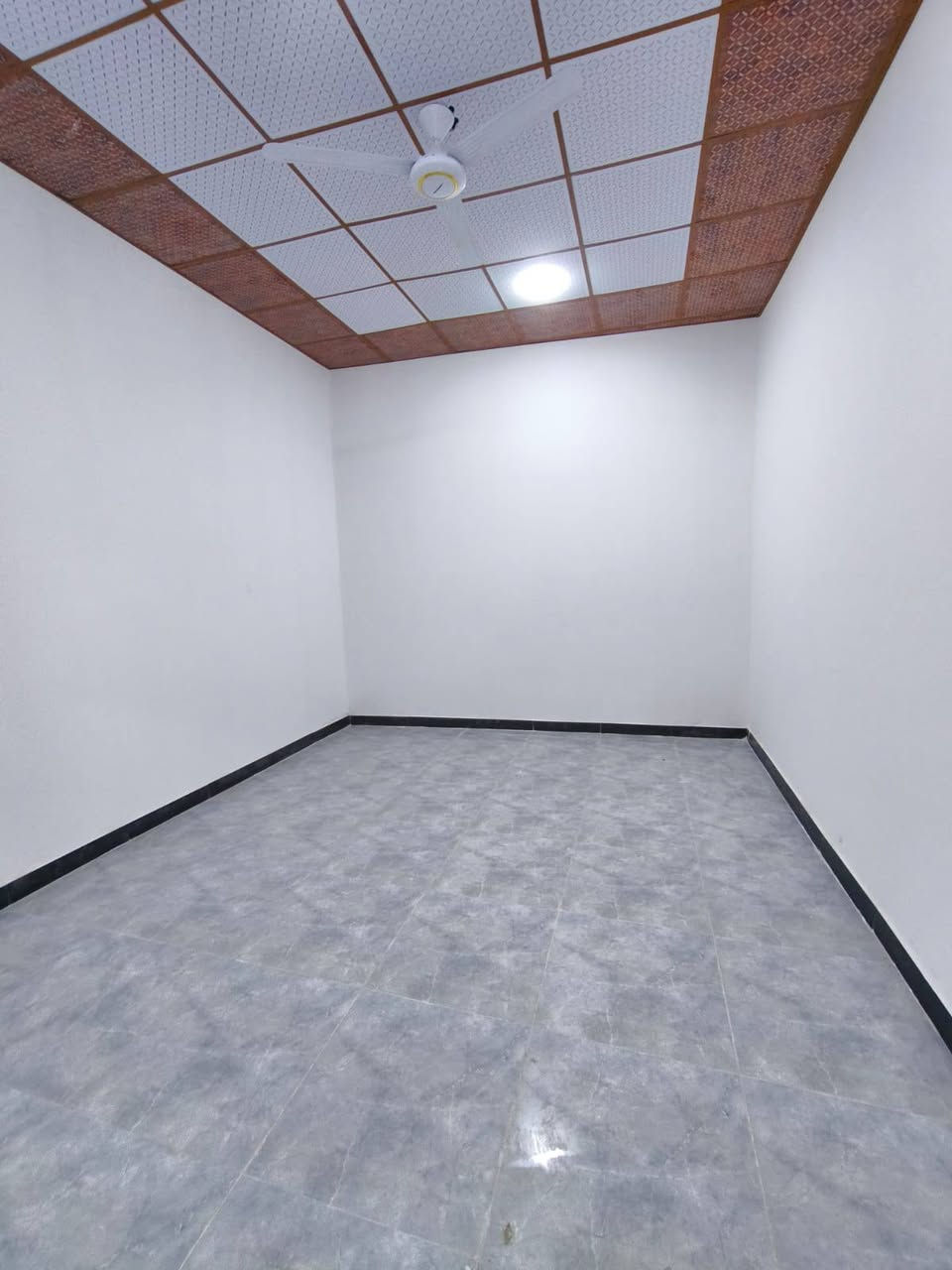 ساعد الله اوقاتكم بكل خير 💢متوفر دارين سكان البيع المساحت كل دار 200متر 

موقع البيوت البصرة أبو الخصيب أبو كوصره 🛑 
قريب علا شارع ابو كوصره 20 متر البيوت جدد وفارقات وجاهزات السكن ⬜ن

نوع العقار طابو زراعي عراقي سند 25 💢 
كل بيت يحتوي علا 
3قرف منام 
وصاله
مطبخ 
ديوان 
وصحيات داخلي وخارحي 🔷 
كراج 
سعر البيت الواحد 98مليون وقابل للتفاوض 
باقي الاستفسار على
***********
***********
