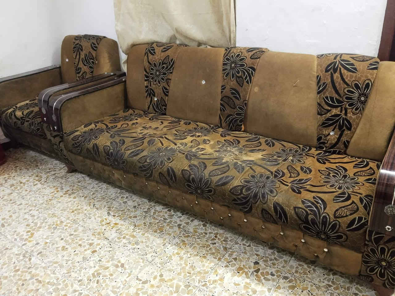 تخم للبيع قنفتين كبار وثلاث كراسي ب150 بي مجال مكان بغداد زعفرانيه شارع الصوره


**إذا كنت صاحب هذا الإعلان وتريد حذفه لأي سبب، رجاءا أرسل رسالة إلى الدعم الفني**