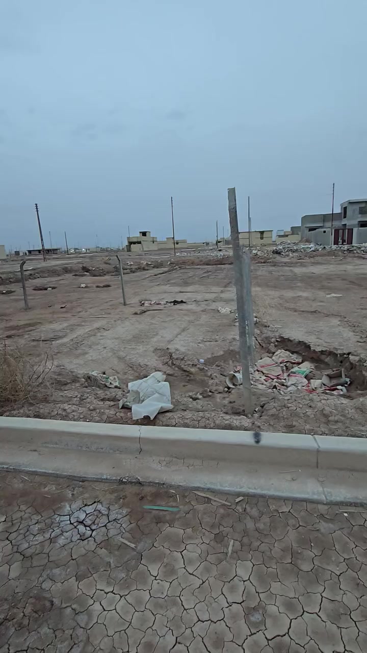 ارض 100متر بوب الشام قريبه على الشارع احسينيه شعب واجه 10نزال 10مربع موقع استراتيجي حلو بصف اركن خدمات متوفره التواصل واتساب ***********  سند 25 قرار محكمه مطلع بيها مسيجه داير مدايره
