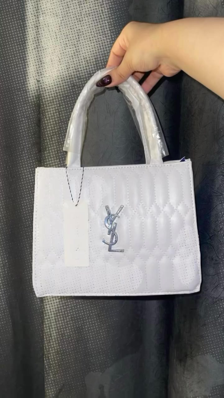 ✨ دار الحجاب ✨
🔥 جنط نسائية أنيقة 🔥  
جنط سان لوران 🤎
✔️ تصميم عصري يناسب جميع الإطلالات  
✔️ جودة حلوة وسعر مناسب  
✔️ ألوان متعددة حسب الطلب  
السعر ٧ الاف فقط✨

💰 الحجم:الكبير
🎁  للكمية محدودة)  

🚚 توصيل متوفر  
📩 للحجز والاستفسار راسلنا خاص


**إذا كنت صاحب هذا الإعلان وتريد حذفه لأي سبب، رجاءا أرسل رسالة إلى الدعم الفني**