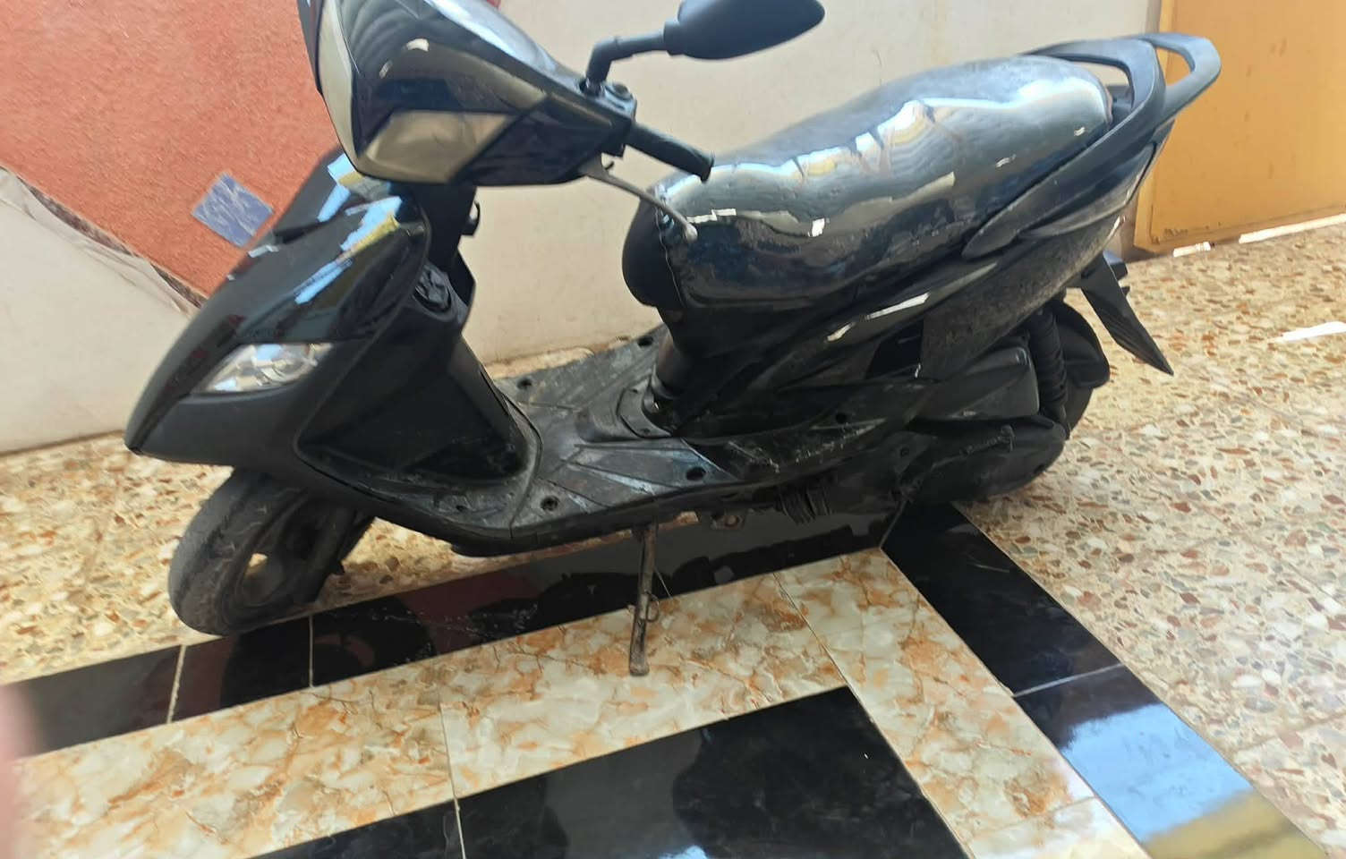 السلام عليكم دراجه GTR
نوزل 
 كهربائيات كلها شغاله 
گيچ سرعه 
گيج بانزين 
اشاير خلفيه 
اشاير اماميه 
لايت اصفر بلادي 
لايت ابيض LED 
ملاحضه الدراجه كامله مكمله بس ناقصها قايش 
سعر : 400 و بيها مجال 
مكاني بغداد ابو غريب النصر والسلام


**إذا كنت صاحب هذا الإعلان وتريد حذفه لأي سبب، رجاءا أرسل رسالة إلى الدعم الفني**