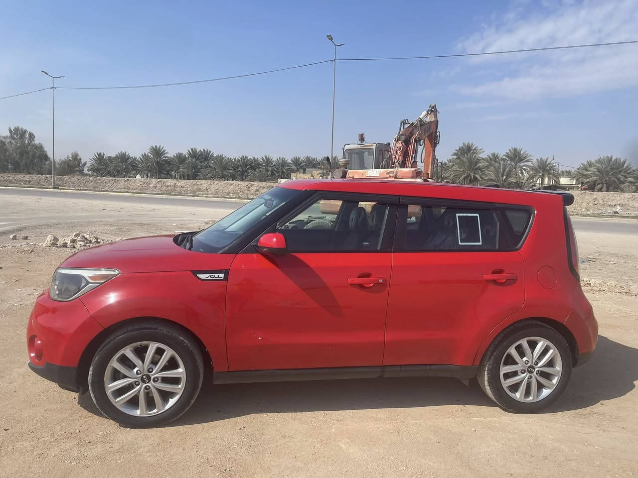 السلام عليكم 
للبيع كيا صول
2019
لون احمر 🖍️
مكينه 2000
ماشيه 60km
رقم شمالي 
حادثها جاملغ
و بنيد بدون 
دواخل ابد ❎
السعر 115💵
مكاني بابل 
استفسار ***********
