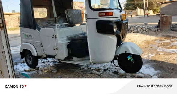 السلام عليكم تكتك للبيع موديل 2021شهر11 تكتك جاهزة للشارع بيه رقم وسنويه السعر 7وبيه مجال مكاني مشتل شارع المدارس قرب كهوة الحجي الرقم ***********
