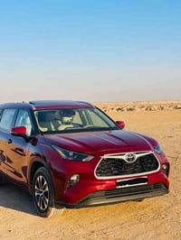 هايلندر موديل 2022 XLE فول 6 سلندر  ٧ راكب  تخم تاير جديد قبل سبوعين ش...