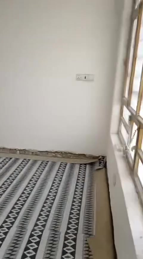 للبيع بيت 73 متر الواجهه 4 والنزال 18متر طابقين زنجيل على فرعين بالخطيب الزراعي قريب مكتب حميد العويني وصاير نهاية شارع مشمشة يحتوي على استقبال ومطبخ وحولي وغرفة نوم وصحيات وفوك غرفتين نوم وصحيات نقص بي بس الارضية الفوك السعر خاص الاستفسار *********** واتساب
