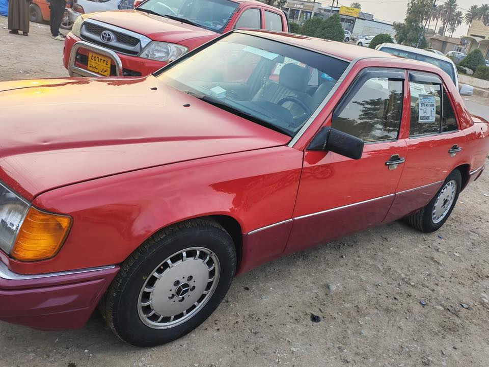 السلام وعليكم 
مارسيدس دب
موديل 1990
مكينه بطه 
مكينه كير مكفول
حداديه فول
تبريد تدفئه شغلل
سعر 60وبيهه مجال قليل
عنوان ديالى المقداديه
***********
