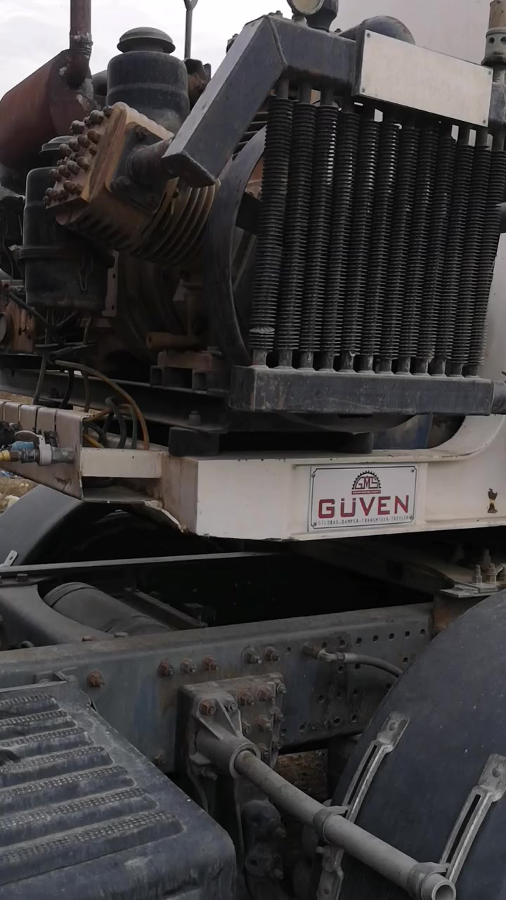 سلام عليكم سايلو موديل ٢٠١٤ طارق حاجي كوفين ٣ قبغ ٣ محاور ثنين سبرنك واحد جوبلس تعليك يحمل فول ٤٧ طن دويز بلادي نضيف تفريغ سريع *********** عنوان بغداد
