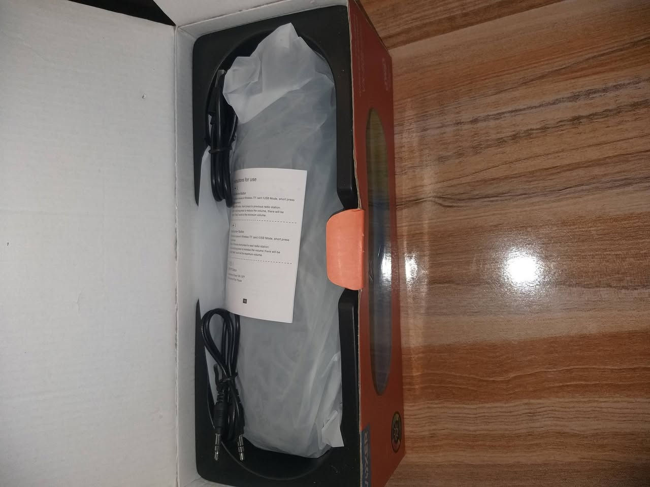 سماعات VOXER الأصلية (موديل VX-S02)
سماعات VOXER الأصلية (موديل VX-S02)
هاي السماعة تفيد الناس اللي تحب الصوت العالي والأجواء الحلوة وتصميمها كلش نازك!

 مواصفات ومميزات السماعة:

إضاءة ملونة (RGB): السماعة بيها إضاءة تتغير وتنطي ألوان كلش حلوة (Multi-color lighting)

شحن يطول وياك: بطاريتها قوية وحجمها (2400mAh)، يعني تمشيك وتسمع بيها لحد 8 ساعات متواصلة 

• المافذ AUX +رام + فلاش + شحن تايب سي

حجم مكبر الصوت (52mm): ينطيك جودة صوت ممتازة ونقية.

 السعر [ 33000 ] الف  و بيها مجال بسيط للشراي


**إذا كنت صاحب هذا الإعلان وتريد حذفه لأي سبب، رجاءا أرسل رسالة إلى الدعم الفني**