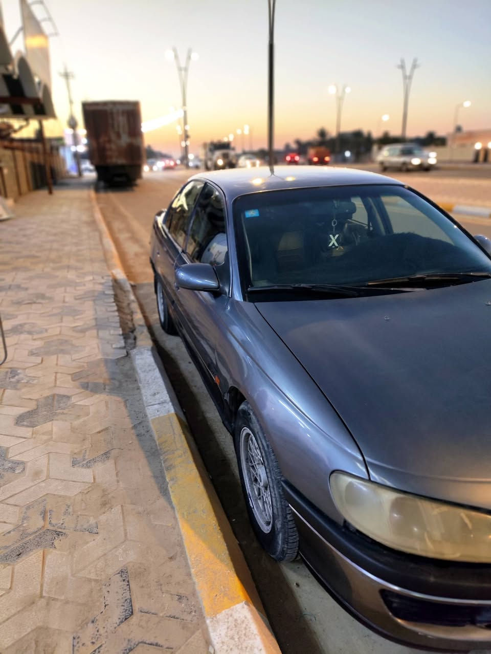 السلام عليكم
أوبل بزون للبيع أو  مراوس 

1996💥

محرك  ؛كير بطه :2500💥

صدر امامي خلفي نضيف ..

سنويه ال 29

داخل نضيف 💥

سعر ,45💲
***********
