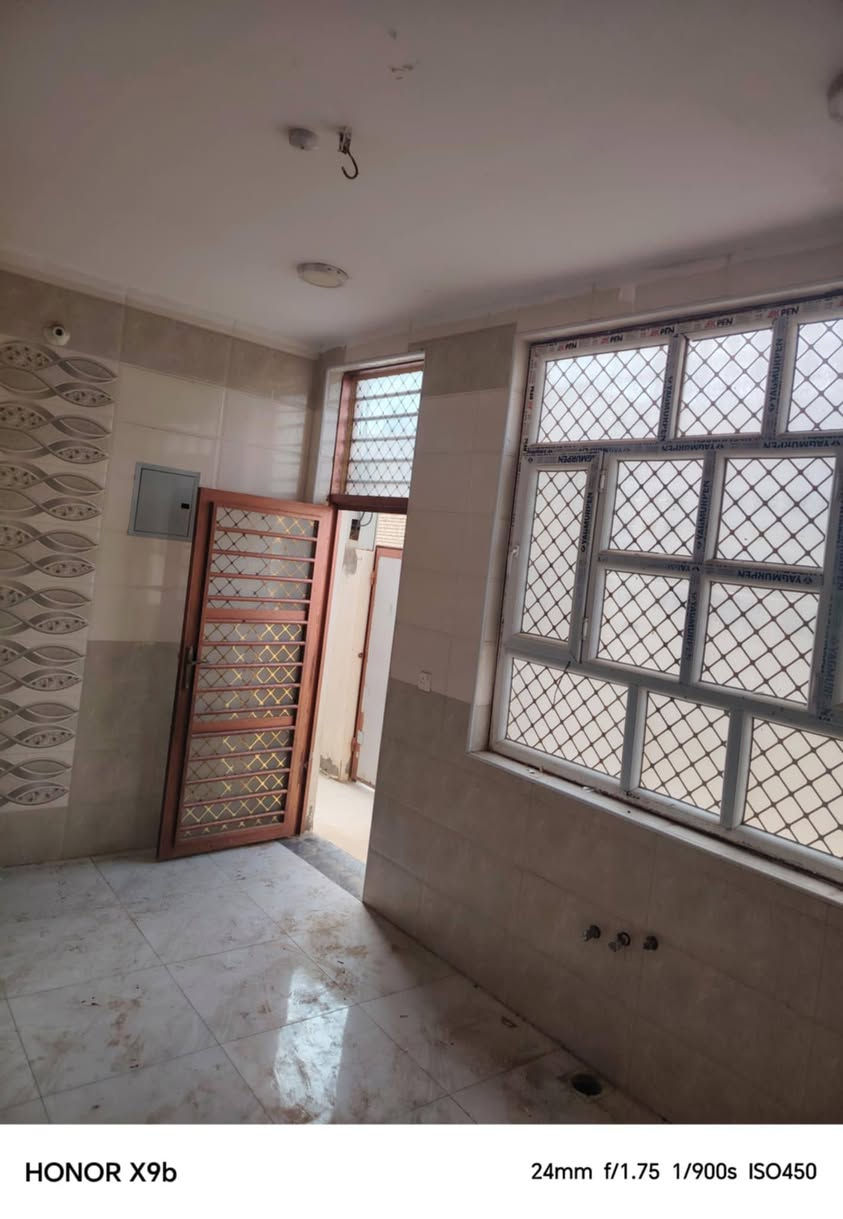 بيت ايجار مساحة 100م مربع
التقيه الثالثه قرب ساحة التوديع حسينية باب الحوائج 
يحتوي على غرفه نوم وصاله ومطبخ واستقبال ومجمع صحيات 
للاستفسار اكثر الاتصال على الرقم 
*********** واتساب 
*********** اتصال
