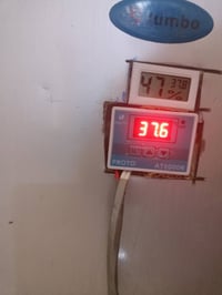 فقاسة بيض • سعة ١٠٠ بيضة • ثلاجة معزولة