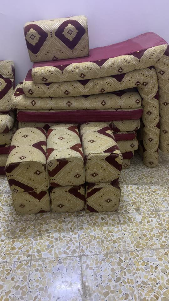 ؛مجلس مستخد
للتواصل ***********
 
الاول الي موضح بالصور عدد 14 قطعة و2زاوية
و7تكيات 
_______
المجلس الثاني 
عدد5 وزاوية وحده و5 تكيات
(السعر لشراي قييم ونتفاوض)✅
