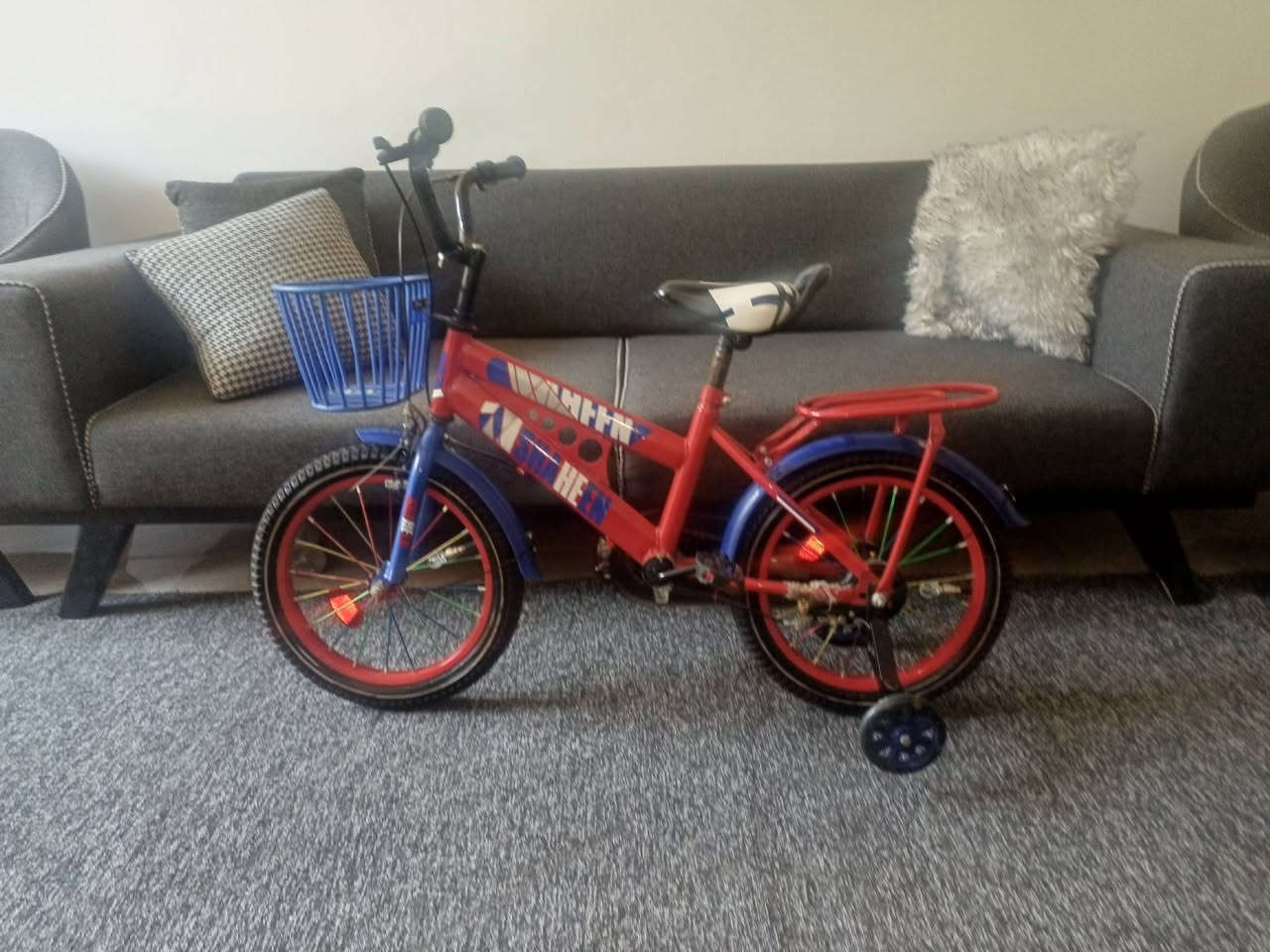 السلام عليكم بايسكل للبيع جديد ممستخدم نضافته %100 كلشي شغال بي مابي اي نقص مكينته صافيه بريكاته شغاله تايرات جدد مماشي بلشارع بس بلبيت بايسكل كلش جديد بال اضافه سله وجروخ يشعل ضوايات حلوات السعر 50 وبي مجال قليل المكان بغداد الشعب


**إذا كنت صاحب هذا الإعلان وتريد حذفه لأي سبب، رجاءا أرسل رسالة إلى الدعم الفني**