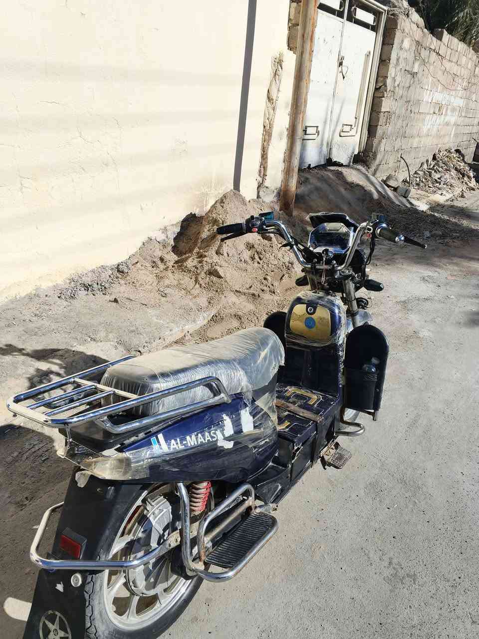 سلام عليكم دراجه هارلي شحن للبيع الدراجه كما واضح كدامك بطاريات جدد موديل 2026 صارلي شهرين مبدلهن الولي الدراجه   شغاله سرعته 80حقيقي 4نمر السعر 400وبيه مجال الموشراي لا يراسل رجاء العنوان الفلوجه حي المعلمين ***********
