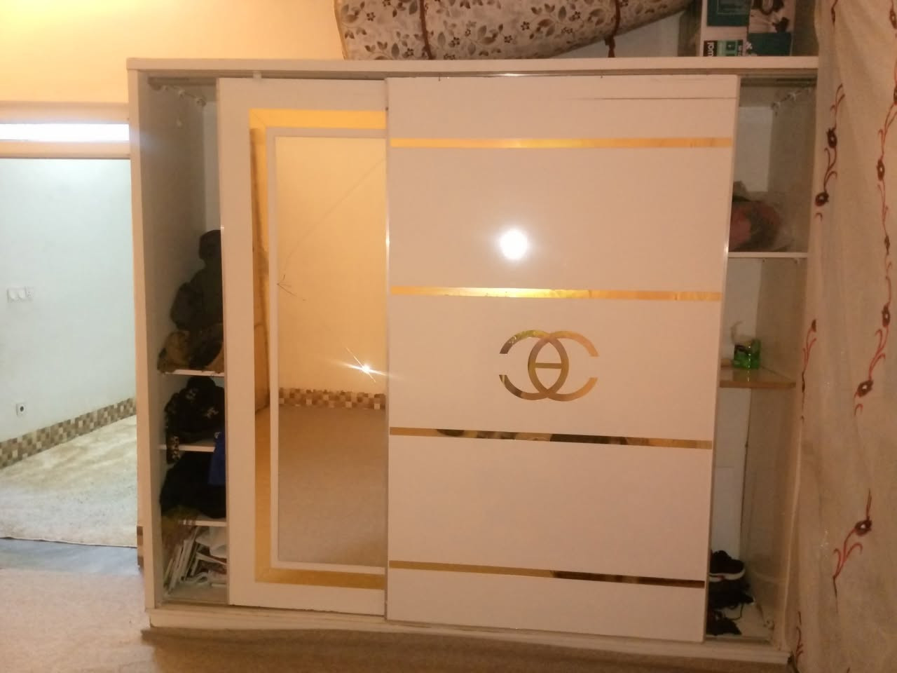 السلام عليكم عندي هاي الاغراض للبيع
رقم *********** عنوان كركوك  سعر 200 الف وبي مجال
