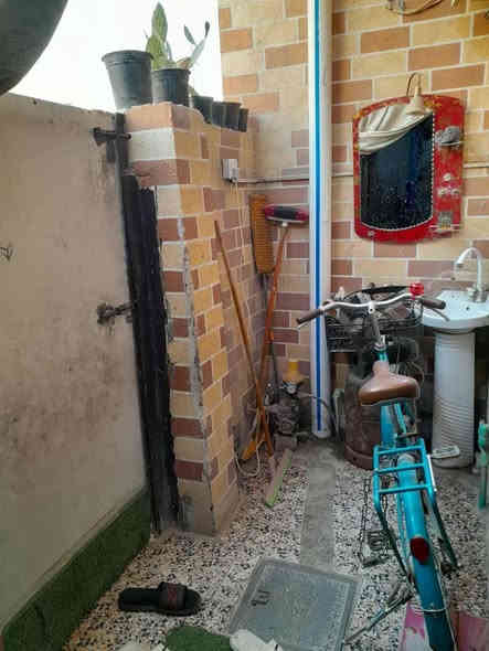 بيت للبيع مساحه48متر. طابقين بي غرفتين نوم واستقبالل ومطبخ وخدمات ♦️♦️العنوان لامين الثانيه لاعلام. خلف افران روشه شارع عريض ♦️♦️السعر 115بي مجال بسيط ***********
