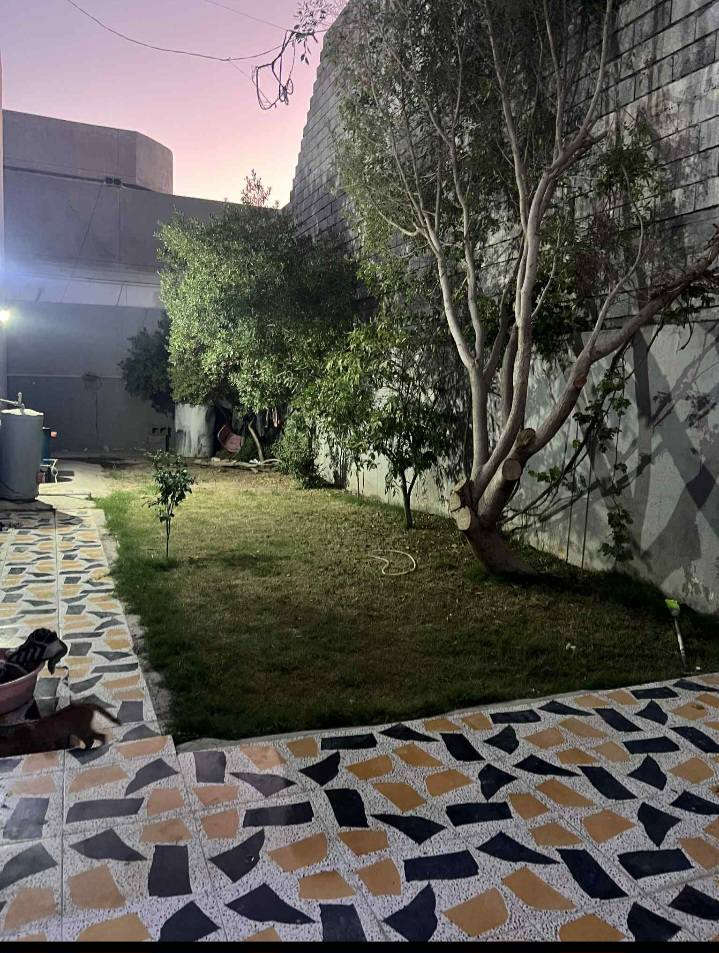 السلام عليكم يوجد دار للبيع في منطقه الحمزلي المساحه 300الاستفسار على الرقم ***********
