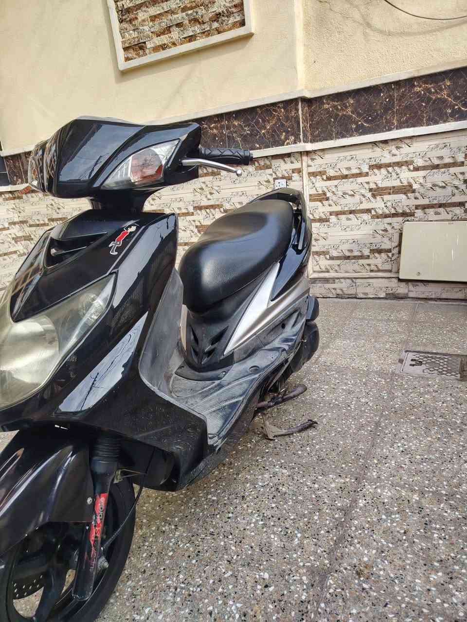 سلام عليكم دراجه سكنس فحل نوزل خطين مكينه مكفوله لاتنقيص ولاتبخير شلعه ومعدل شك الكاع دراجه نضيفه كلشي ماناقصهه شوكت متريد نكره سلف قبل يومين مسويلهه ادامه مبدل دهنهه وفلتر شوته وبلك كلهن جدد سعرهه750وبيهه مجال العنوان بغداد جكوك رقم ***********
