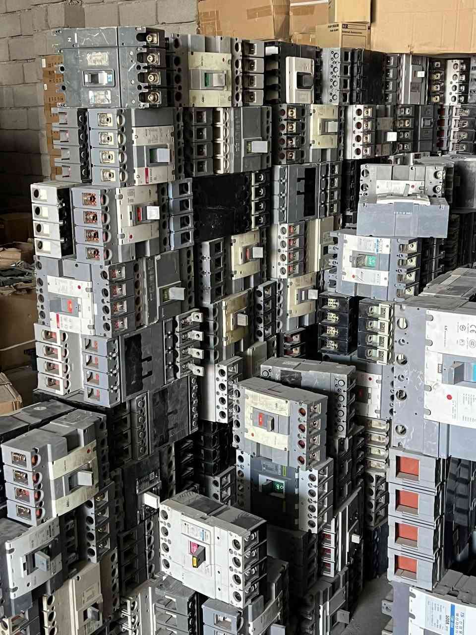 السلام عليكم وصول وجبه جديده من القواطع البالة آصلي 👉
قاطع ثنائي ١٠٠ امبير كوري وياباني حجم صغير 👈 ٨ الاف 
قاطع ثنائي ١٠٠ أمبير كوري وياباني حجم كبير 👈١٢ الاف 
قاطع ثلاثي ١٠٠ أمبير كوري وياباني حجم صغير 👈 ١٢ الاف 
قاطع ثلاثي ١٠٠ أمبير كوري وياباني حجم كبير 👈 ١٥ الاف 
قاطع رباعي ١٠٠ أمبير كوري وياباني حجم صغير 👈 ١٤ الاف 
قاطع رباعي ١٠٠ أمبير كوري وياباني حجم كبير 👈٢٠ الاف 
قاطع ثلاثي ١٢٥ أمبير كوري وياباني 👈 ٢٠ الاف 
قاطع رباعي ١٢٥ أمبير كوري وياباني 👈 ٢٥ الاف 
قاطع ثلاثي من ١٥٠ أمبير إلى ٢٥٠ أمبير كوري وياباني 👈٢٧ الاف 
قاطع رباعي من ١٥٠ أمبير إلى ٢٥٠ أمبير كوري وياباني 👈٣٥ الف
قاطع ثلاثي ٤٠٠ أمبير كوري وياباني 👈 ٦٥ الاف 
قاطع رباعي ٤٠٠ أمبير كوري وياباني 👈٨٠ الاف 
قاطع ثلاثي ٦٠٠ أمبير كوري وياباني 👈 ٩٠ الاف 
قاطع رباعي ٦٠٠ أمبير كوري وياباني 👈١٢٥ الاف 
قاطع ثلاثي ٨٠٠ أمبير كوري وياباني 👈١٠٠ الاف 
قاطع رباعي ٨٠٠ أمبير كوري وياباني 👈١٤٠ الاف 
توجد لدينا خدمه توصيل الجميع المحافظات ***********
