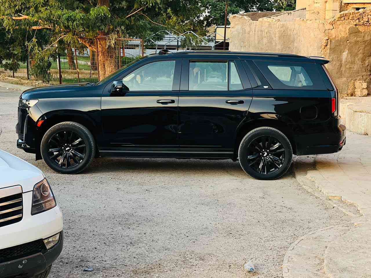 كاديلاك اسكاليد اسبيرسو موديل 2022 خليجي وكالة المنصور
كفالة عامة من تبديل من صبغ وتبديل وبارد وشخط ورصعه 
عداد المسافة :40 الف كيلو

المواصفات :
مساج
٣٦سماعه
ابواب شفط 
نقطة عمياء 
مري اوتو دم 
صندوق شفط 
جكات 
نظام دفع رابع و خلفي 
شاشه كبيرة 
كامرة 4k
دمام صندوق
تشغيل عن بعد 
كاميرات 6
فورويل
كشن رجاج ‎ 
دوسات كهرباء
داتا شو 
بانوراما 
داخل جوزي المرغوب 
جنطة ذكية جلاق 
رادار جانبي و امامي 
رادار تحديد مسار 
مسنات خلفية تدفئة 
كشن Vib منفصل 
مري شفط 
اشاير بلمري 
ويل 22
ذاكر ميموري خزن 
مسنات جلد 
إنارة محيطية 
لدات 
اشاير ترحيب 
حزام ذكي 
كاميرا وسطية 
هاند بريك دكمة 
نظام سحب القطر 
مايك بجميع المقاعد 
نظام تجاوب مع السائق 
حاملات اكواب 
ثلاجة وسطية
السيارة معروضه 725$وبيها مجال بسيط الشراي يتصل وعيوني اله
***********
