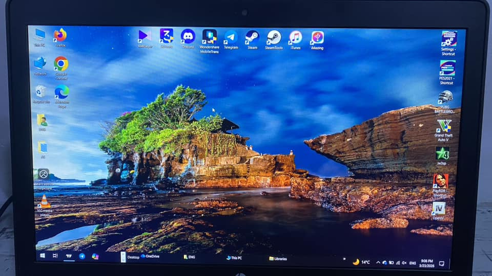 للبيع لابتوب HP ZBook 15 G1 جيل الرابع وورك ستيشن نظيف ومطور للأداء العالي
الجهاز مال كرف وشغل ثقيل وألعاب ومعدل بيدي للأداء السريع

معالج Core i7 فئة MQ القوي مال رندر وألعاب

رام 8 كيكا للأداء السريع والبرامج الثقيلة

هارد 512GB SSD  السريع كلش للنظام
هارد 1 تيرا إضافي خزن للملفات والألعاب

شاشة 15.6 بوصة FHD ووضوح عالي معاكس للإضاءة 

يشغل ألعاب مثل GTA V و  Forza 3  ويرو تراك وببجي  و بيس و كود 4 براحة

نظام ويندوز 10 كامل ومحدث والوضوح مريح للعين

الملحقات الإضافية اللي تجي وياه:
يده إكس بوكس سيريز (Xbox Series Controller)
مضخم سماعات ماركة دراكون (Dragon)
ماوس كيمنج (Gaming Mouse)
جنطة لابتوب وشاحن الجهاز الأصلي
الجهاز والملحقات كاملة وما تحتاج أي شي وجاهزة للاستخدام المباشر
السعر: 550 وبيها مجال 
المكان: الموصل
للتواصل: *********** بي واتساب
