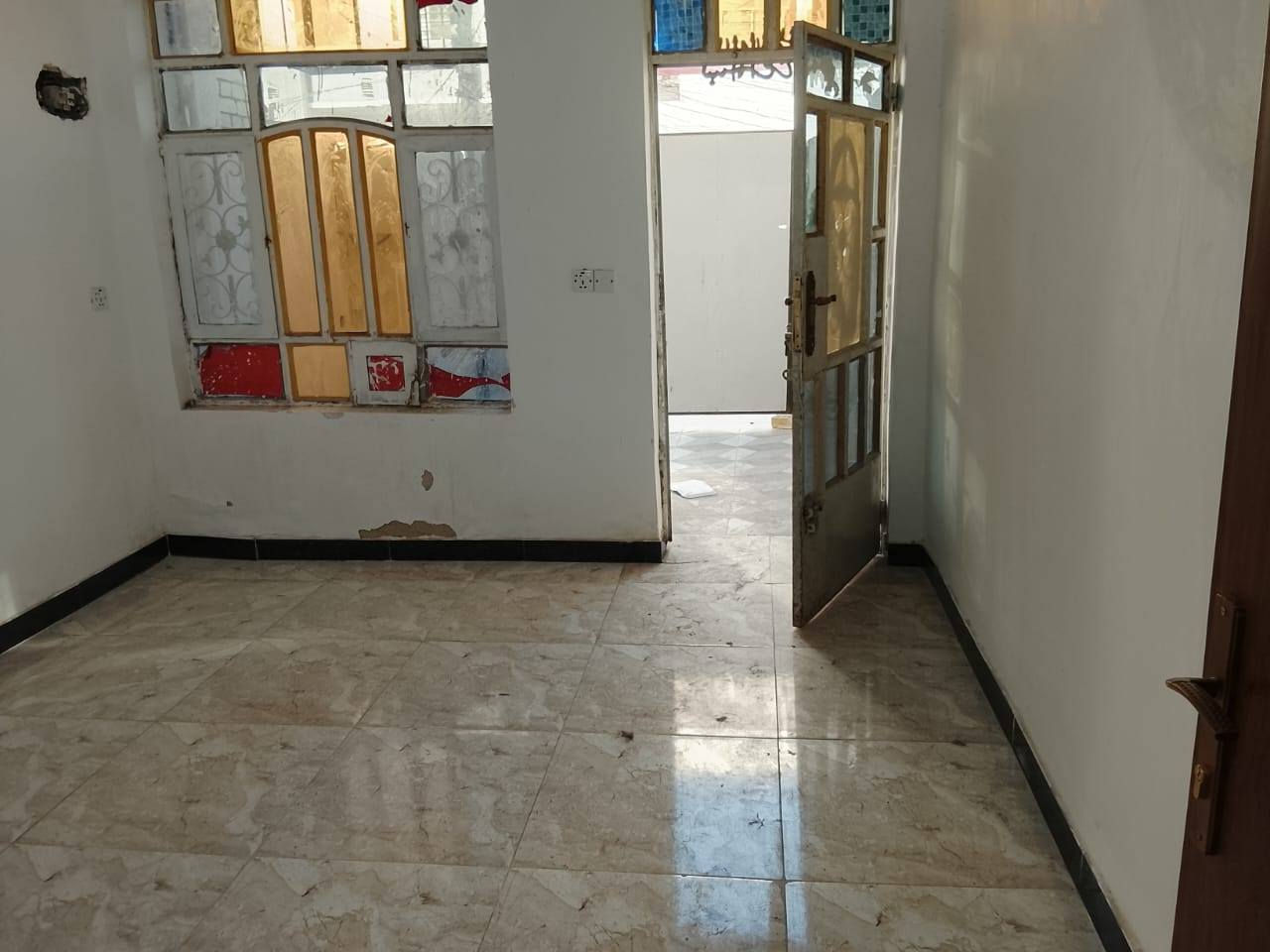 بيت للايجار طابو صرف ملك شارع الكهرباء قرب مدارس الحديد مساحة ٧٥ متر طابق واحد غرفة نوم إستقبال مطبخ صالة السعر ٣٠٠ الف للاستفسار *********** ابو نمر
