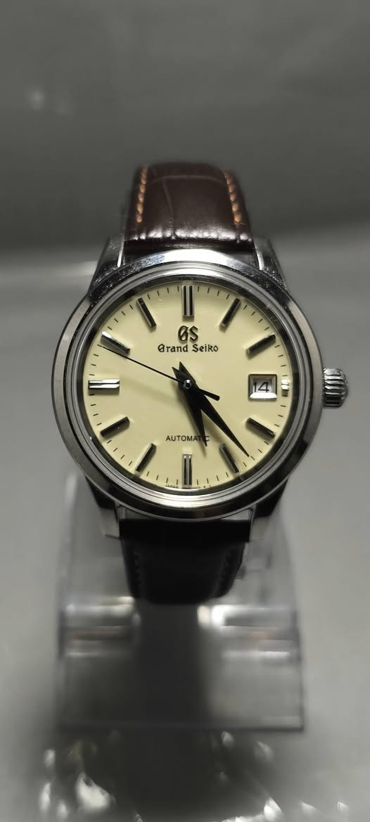 ساعه گراند سايكو باله
قطر 42
السعر 150 الف 
متوفر توصيل جميع محافظات العراق


**إذا كنت صاحب هذا الإعلان وتريد حذفه لأي سبب، رجاءا أرسل رسالة إلى الدعم الفني**